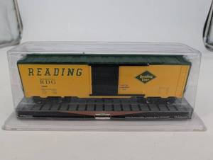 lot 208 image: Reading Lines RDG O Gauge Boxcar - Limited Edition Gold Line Collection
