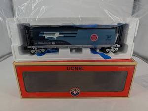 lot 209 image: Lionel Missouri Pacific Lines UP 27421 Boxcar - Original Box Included