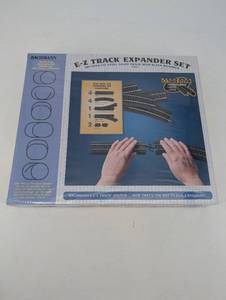 lot 213 image: Bachmann E-Z Track Expander Set - HO Scale