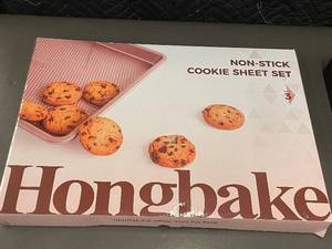 lot 3 image: Hongbake 3-Piece Non-Stick Cookie Sheet Set - Diamond Texture Surface