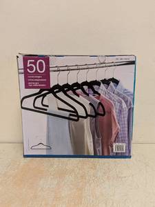 lot 27 image: NEW 50 NON-SLIP HANGERS