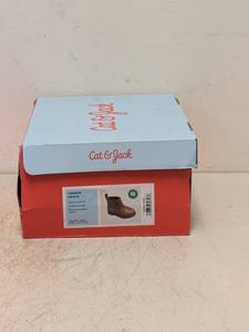 lot 143 image: NEW CAT & JACK KIDS TANNER BOOTS SIZE 10 COGNAC