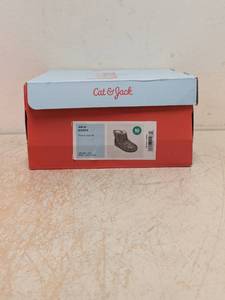 lot 145 image: NEW CAT & JACK KIDS ARLO BOOTS SIZE 10 GOLD