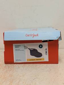 lot 147 image: NEW CAT & JACK KIDS MAGNUS BOOTS SIZE 9 NAVY