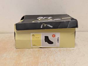 lot 158 image: NEW ART CLASS KIDS GITA BOOTS SIZE 3 BLACK