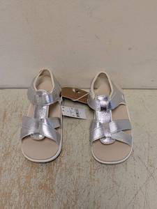 lot 170 image: NEW KIDS SEE KAI RUN BASICS SANDALS SIZE 11 SILVER METALLIC
