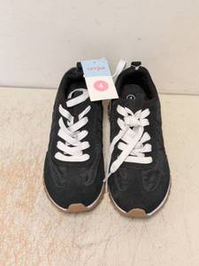 lot 178 image: NEW CAT & JACK KIDS SHOES SIZE 4 BLACK