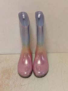 lot 181 image: CAT & JACK KIDS BOOTS SIZE 4 MULTICOLOR