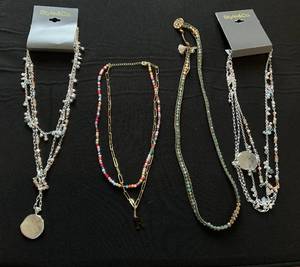 lot 320 image: LOT OF 4 Womens Necklaces