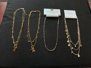lot 321 image: LOT OF 4 Womens Necklaces