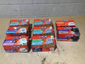 lot 93 image: LOT OF 8 Hefty Trash Bags