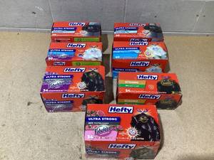 lot 95 image: LOT OF 7 Hefty Trash Bags