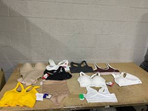 lot 326 image: LOT OF 10 Womens Size Medium Clothing