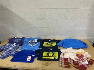 lot 336 image: LOT OF 7 Boys Size Small Clothing