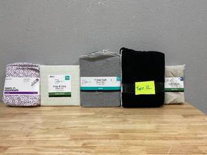 lot 361 image: LOT OF 5 TwinTwin XL Bed Sheets Sets