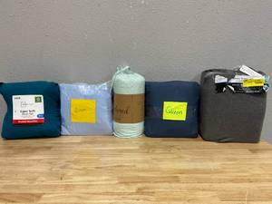 lot 366 image: LOT OF 5 Queen Bed Sheets Sets