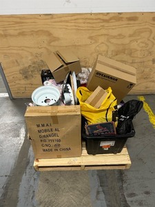 lot 18 image: Pallet of Various Items