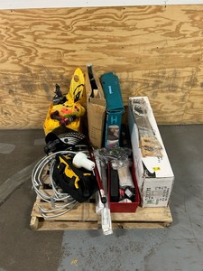 lot 19 image: Pallet of various items