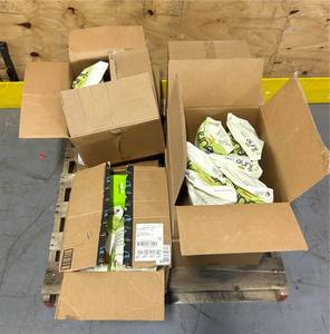 lot 22 image: Pallet of intune Bird Feed