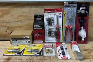 lot 182 image: Random lot of 10