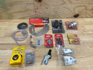 lot 211 image: Random lot of 15 items