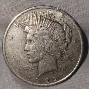 lot 61 image: 1922 Peace Dollar $1