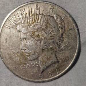lot 70 image: 1922 Peace Dollar $1
