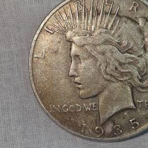 lot 74 image: 1925 S Peace Dollar $1