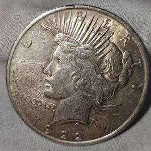 lot 80 image: 1922 Peace Dollar $1