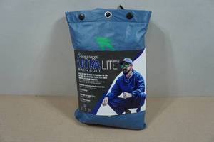 lot 23 image: Frogg Toggs Ultra-Lite Rain Suit - Medium