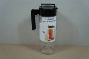 lot 34 image: Takeya Airtight Pitcher - 2 Quarts