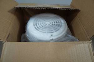 lot 40 image: Vevor 4L Distilled Water Machine