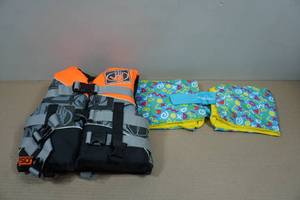 lot 57 image: Body Gloves Kids Life Jacket