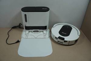 lot 62 image: Shark Robotic Vacuum