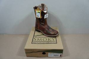 lot 145 image: Smoky Mountain Boots - Childs Size 2.5