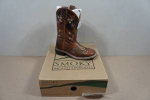 lot 146 image: Smoky Mountain Boots - Childs Size 13