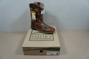 lot 147 image: Smoky Mountain Boots - Youth Size 5.5