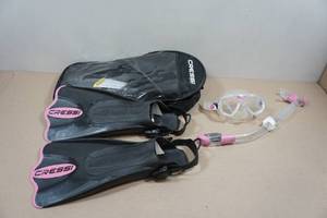 lot 158 image: Cressi Adult Rondine Palau Fin Snorkel Set - Fin Size SM