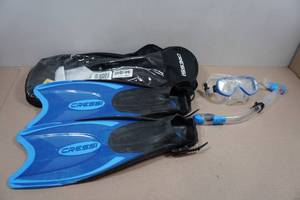 lot 159 image: Cressi Adult Rondine Palau Fin Snorkel Set - Fin Size ML