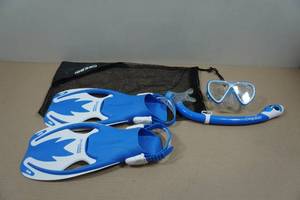 lot 163 image: Cressi Blulove Kids Snorkel Set - Fin Size LXL