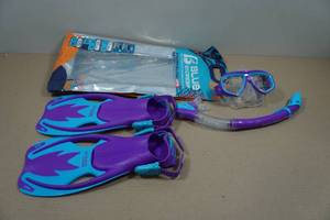 lot 165 image: Cressi Blulove Kids Snorkel Set - Fin Size SM