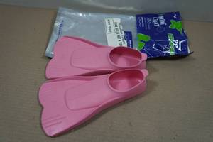 lot 181 image: Cressi Kids Mini Light Fins - Size 11.5-13