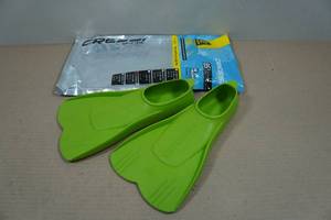 lot 183 image: Cressi Kids Mini Light Fins - Size 13.5-1Y