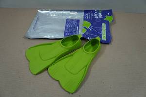 lot 184 image: Cressi Kids Mini Light Fins - Size 8-11