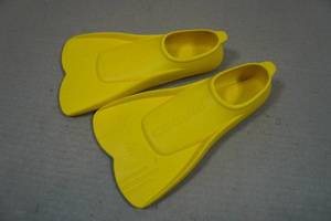 lot 187 image: Cressi Kids Mini Light Fins - Size 6-7.5