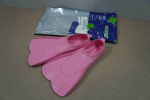 lot 188 image: Cressi Kids Mini Light Fins - Size 13.5-1Y
