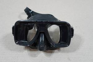 lot 194 image: Cressi Tropical Mask