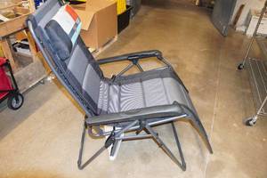 lot 1D image: Magellan Outdoors Oversized Anti-Gravity Recliner Chair