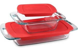 lot 8 image: Pyrex 4-Piece XL Glass Baking Dish Set