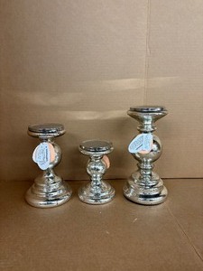 lot 7 image: Set of Three Metallic Candle Holders - 6, 8 & 10